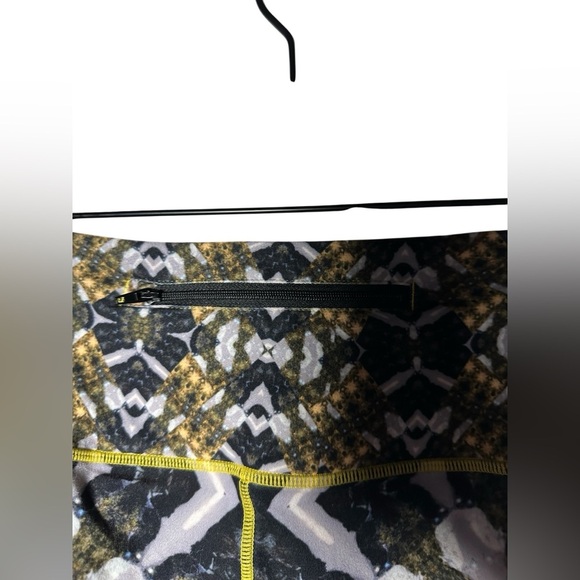 Wolven Women’s High-Waisted Leggings Small – Mandala Kaleidoscope Print - Picture 4 of 5